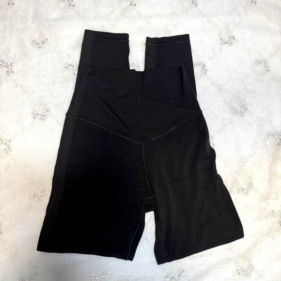 offline by aerie real me black high rise 7/8 leggings size medium - Picture 1 of 3